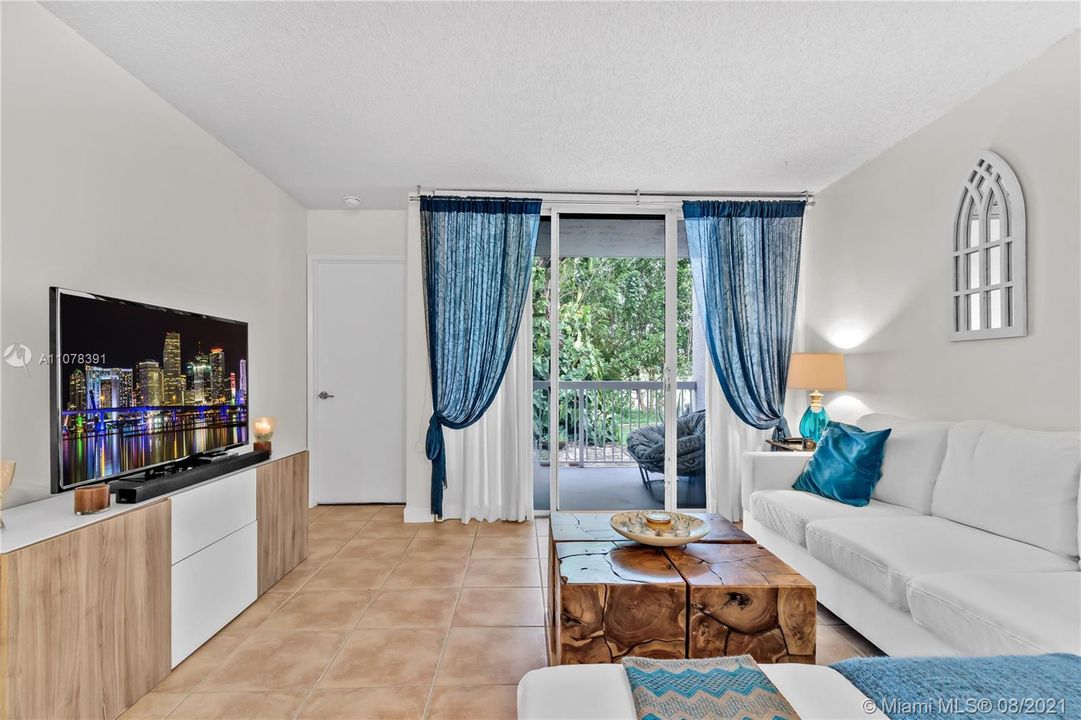 Недавно продано: $240,000 (1 спален, 1 ванн, 899 Квадратных фут)