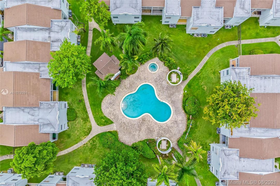 Недавно продано: $240,000 (1 спален, 1 ванн, 899 Квадратных фут)