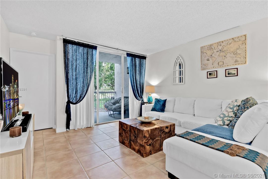 Недавно продано: $240,000 (1 спален, 1 ванн, 899 Квадратных фут)