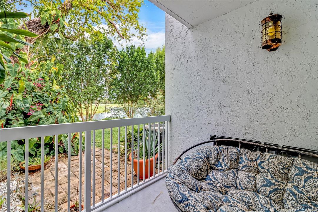 Недавно продано: $240,000 (1 спален, 1 ванн, 899 Квадратных фут)