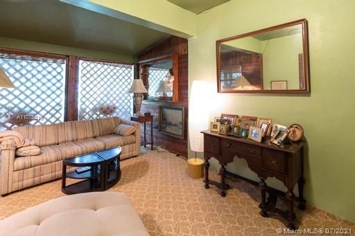 Middle Bedroom used as Large Den and Quiet Reading Room