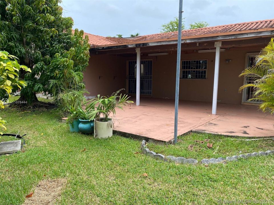 Vendido Recientemente: $550,000 (4 camas, 2 baños, 2133 Pies cuadrados)