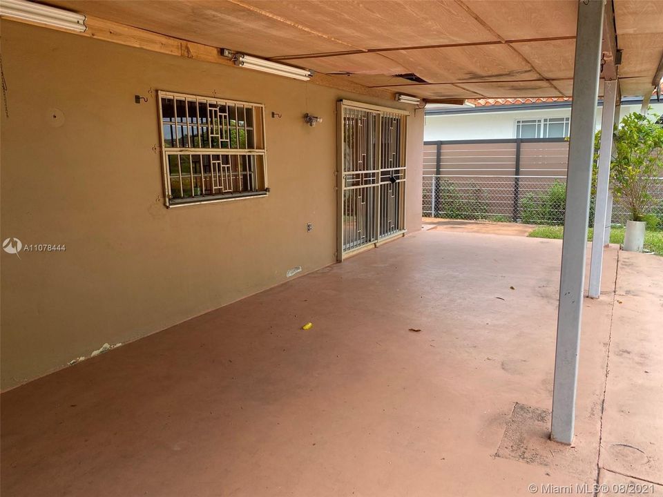 Vendido Recientemente: $550,000 (4 camas, 2 baños, 2133 Pies cuadrados)