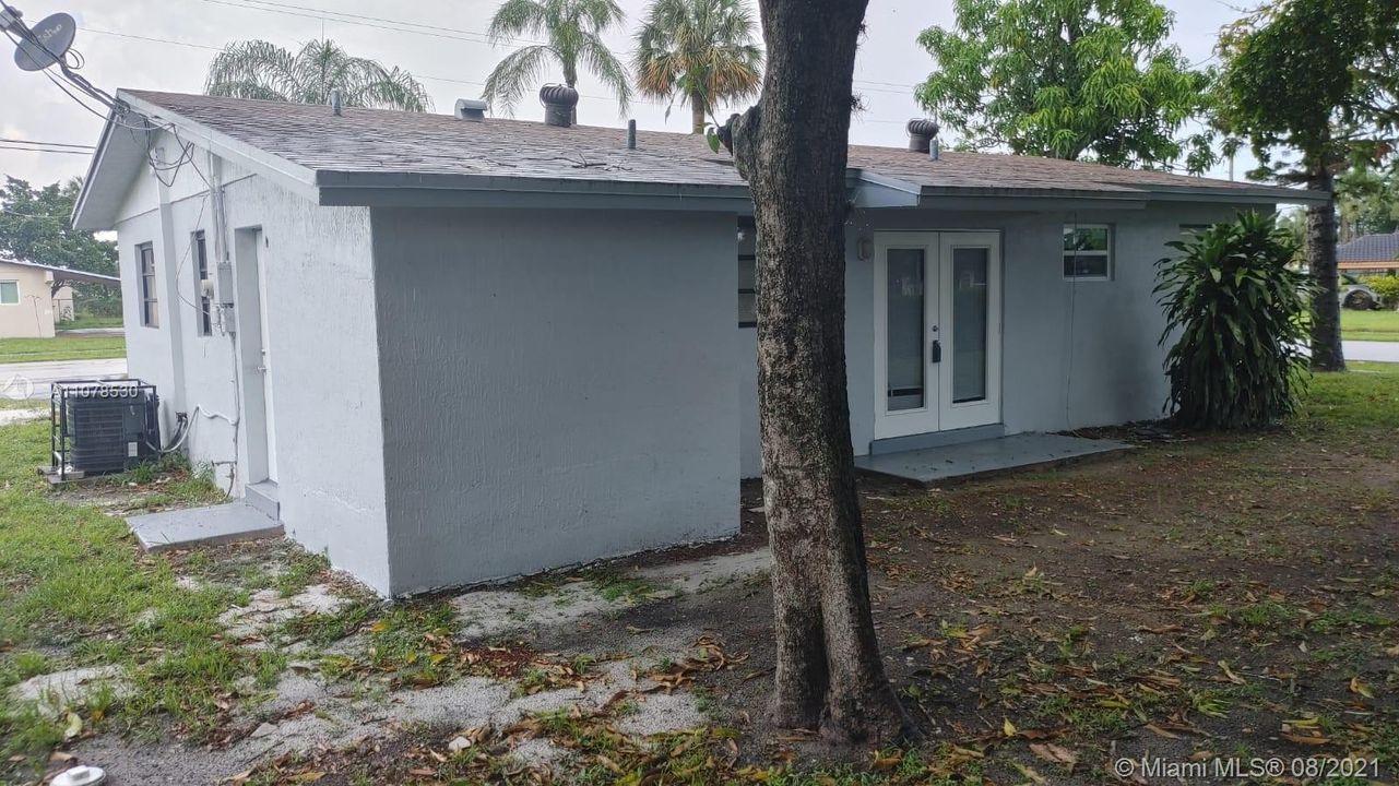 Recently Sold: $280,000 (3 beds, 2 baths, 1051 Square Feet)