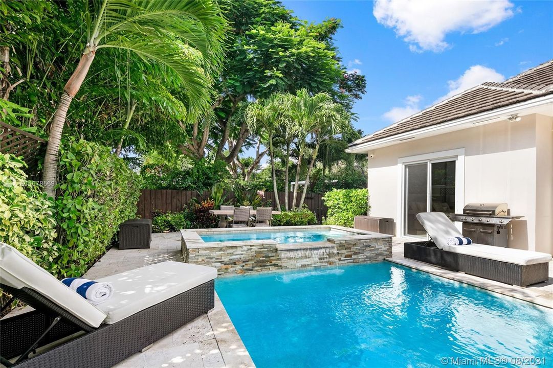 Recently Sold: $1,650,000 (3 beds, 3 baths, 2249 Square Feet)