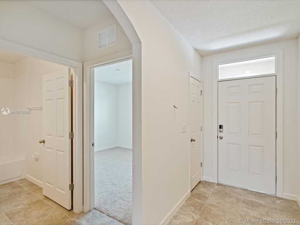 Недавно арендовано: $2,600 (4 спален, 2 ванн, 1828 Квадратных фут)