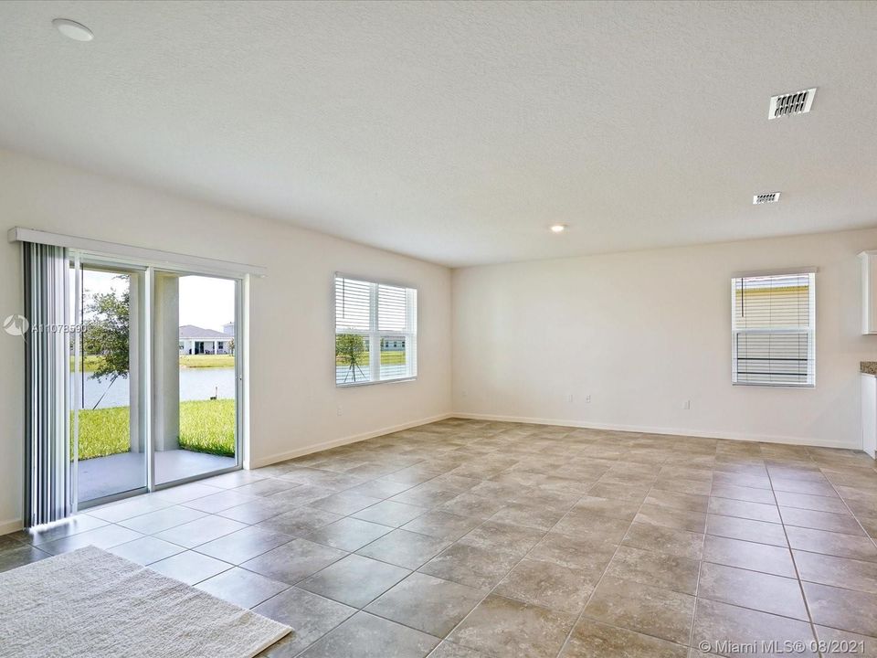 Недавно арендовано: $2,600 (4 спален, 2 ванн, 1828 Квадратных фут)