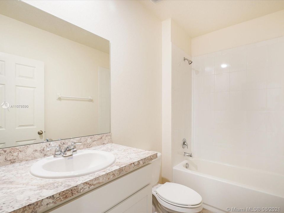 Недавно арендовано: $2,600 (4 спален, 2 ванн, 1828 Квадратных фут)