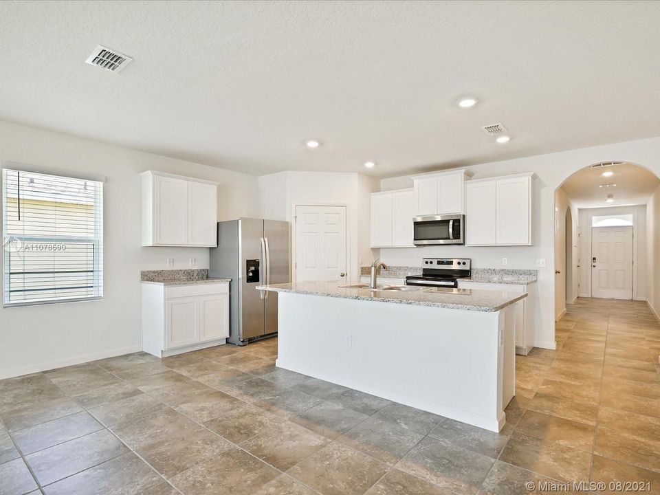 Недавно арендовано: $2,600 (4 спален, 2 ванн, 1828 Квадратных фут)