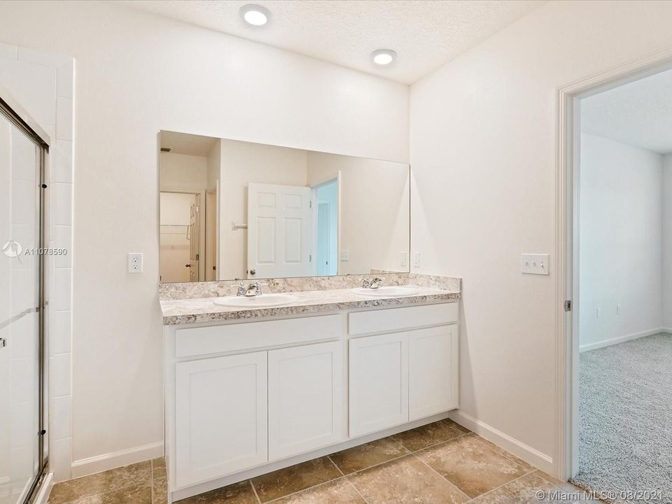 Недавно арендовано: $2,600 (4 спален, 2 ванн, 1828 Квадратных фут)