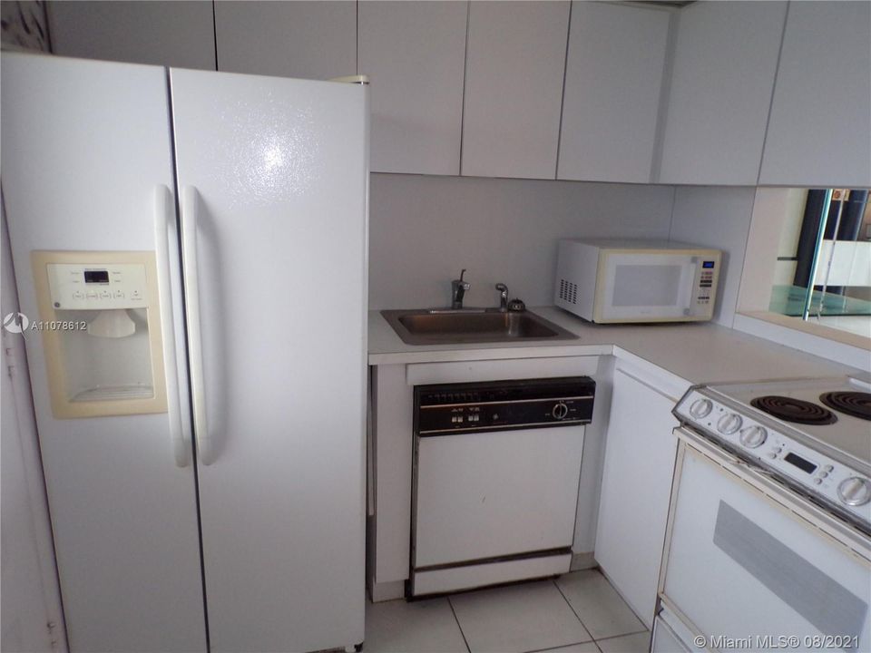 Recently Sold: $155,900 (1 beds, 1 baths, 768 Square Feet)