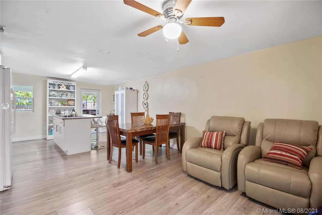 Recently Sold: $785,000 (2 beds, 2 baths, 1374 Square Feet)