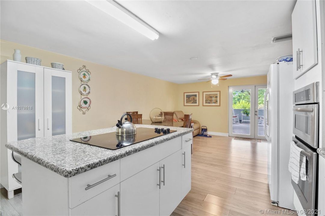 Recently Sold: $785,000 (2 beds, 2 baths, 1374 Square Feet)