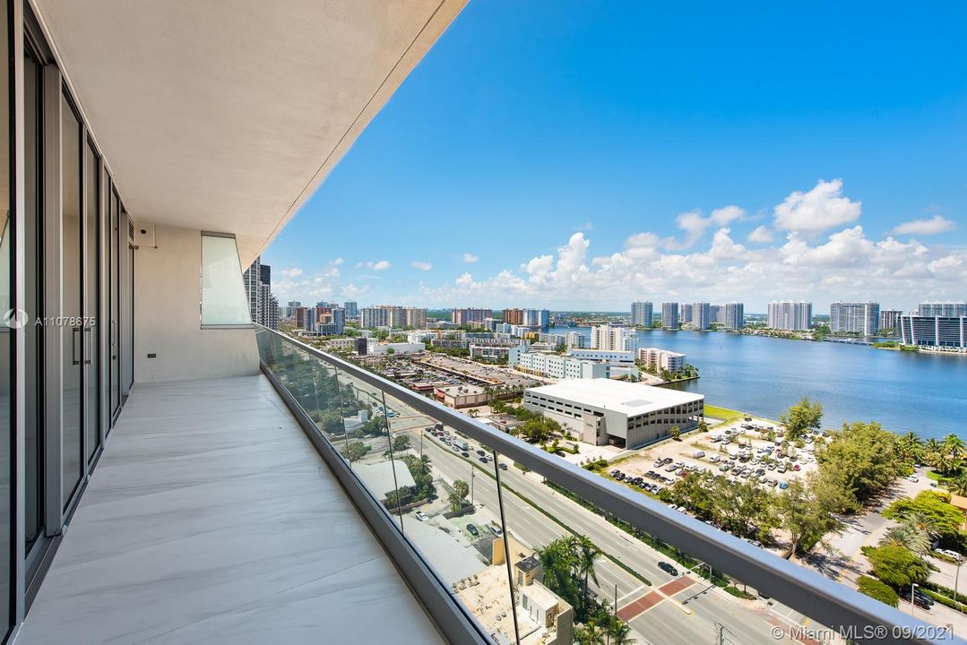 Recently Sold: $4,695,000 (3 beds, 4 baths, 3110 Square Feet)