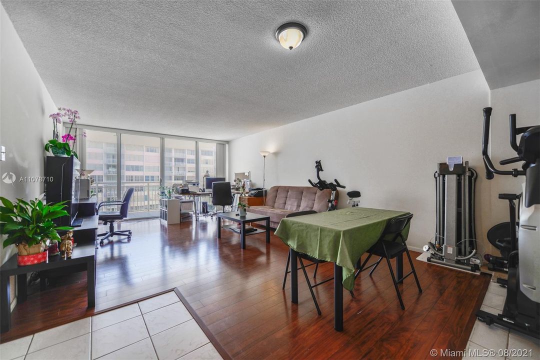 Recently Sold: $227,000 (1 beds, 1 baths, 1005 Square Feet)