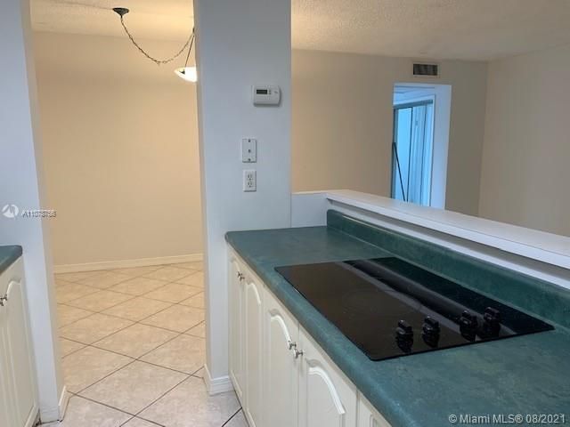 Recently Rented: $1,250 (1 beds, 1 baths, 640 Square Feet)