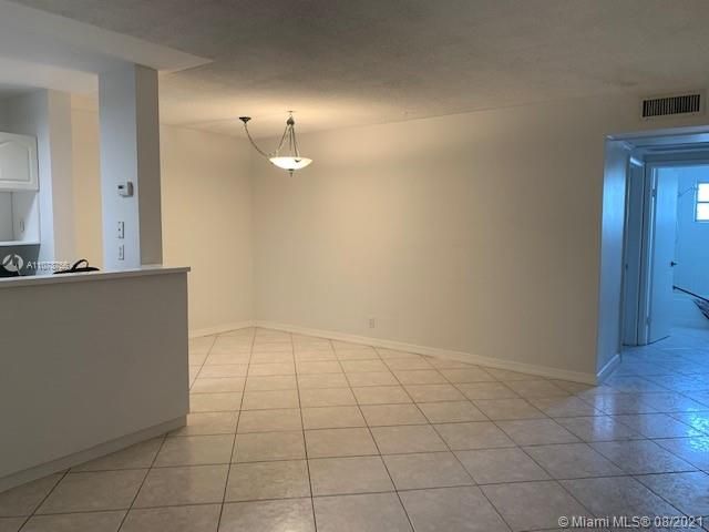 Recently Rented: $1,250 (1 beds, 1 baths, 640 Square Feet)