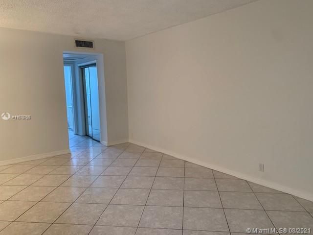 Recently Rented: $1,250 (1 beds, 1 baths, 640 Square Feet)