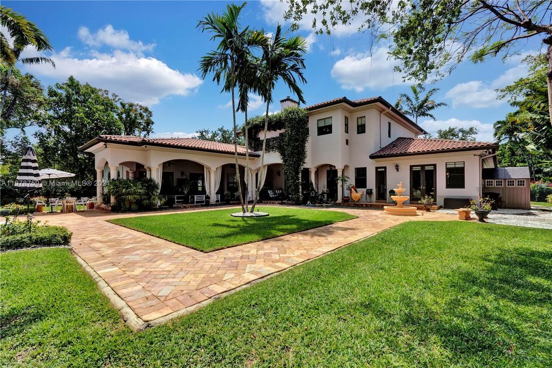 Recently Sold: $3,875,000 (6 beds, 5 baths, 6613 Square Feet)
