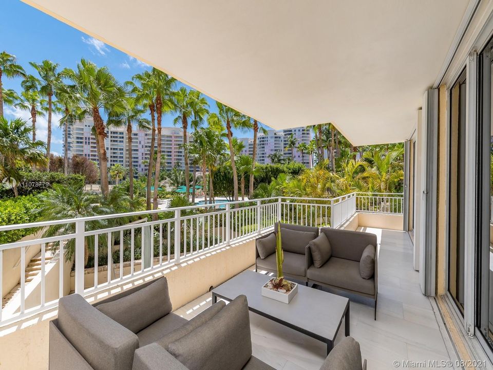Recently Sold: $4,100,000 (4 beds, 5 baths, 3581 Square Feet)