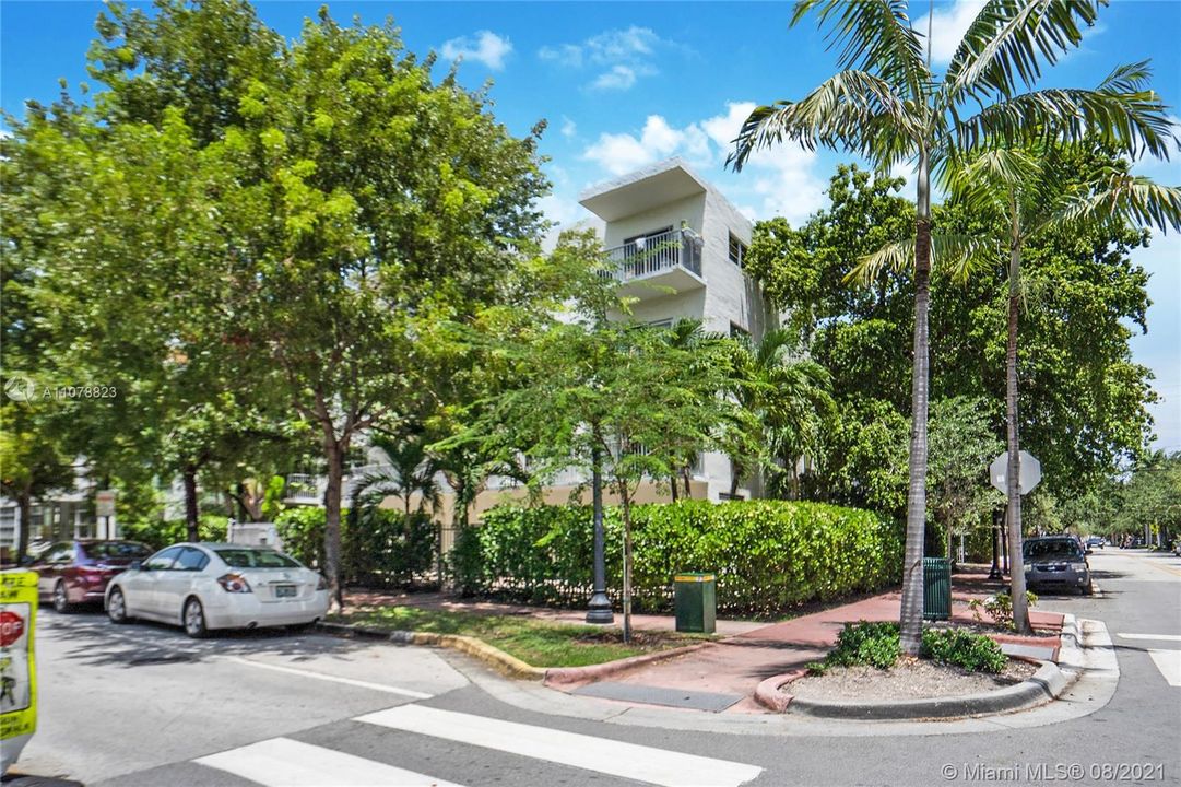 Recently Sold: $499,000 (2 beds, 2 baths, 1029 Square Feet)