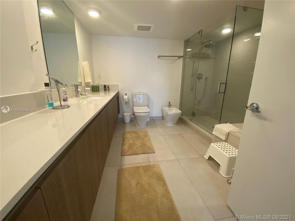 Recently Rented: $4,100 (2 beds, 2 baths, 1278 Square Feet)