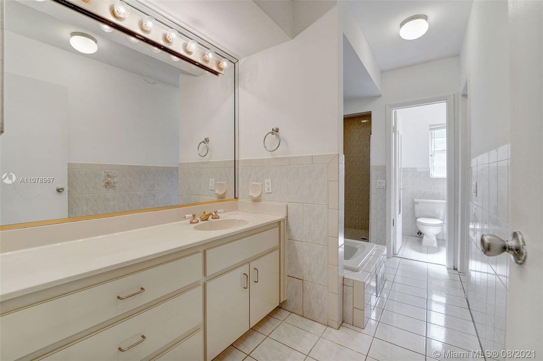 最近售出: $990,900 (3 贝兹, 2 浴室, 1474 平方英尺)
