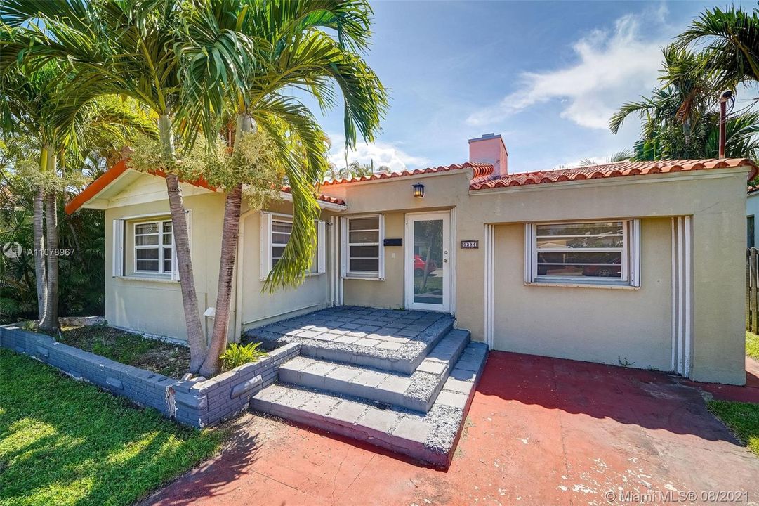 Recently Sold: $990,900 (3 beds, 2 baths, 1474 Square Feet)