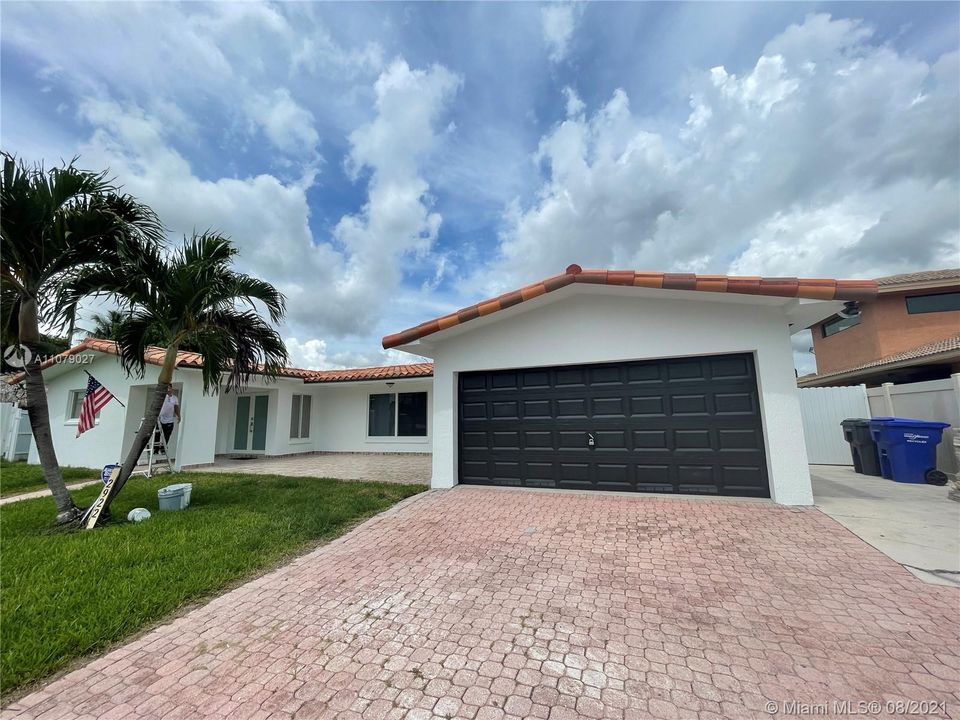 Recently Sold: $850,000 (3 beds, 3 baths, 2010 Square Feet)