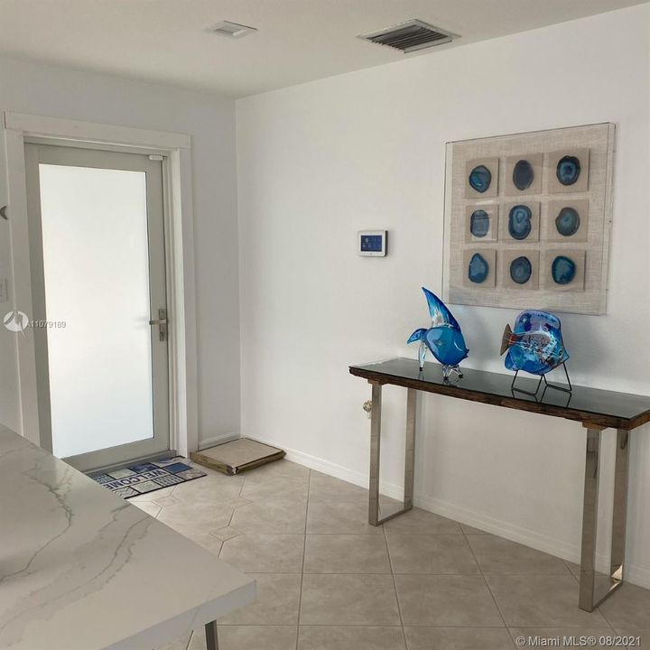 Recently Sold: $1,500,000 (3 beds, 2 baths, 1646 Square Feet)
