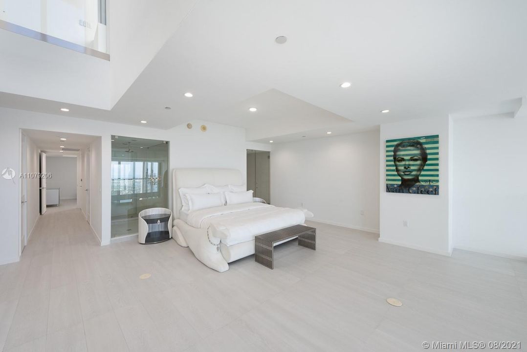 Recently Sold: $2,900,000 (3 beds, 2 baths, 2888 Square Feet)
