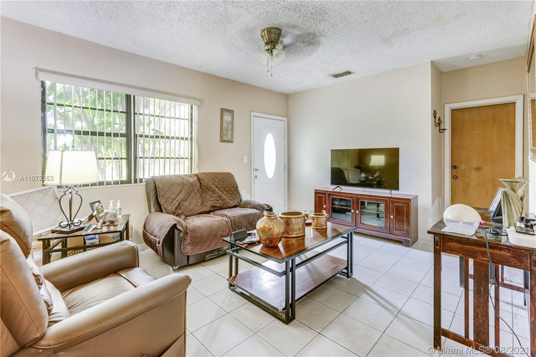 javascript:ManageMediaJS.showDetails(30);