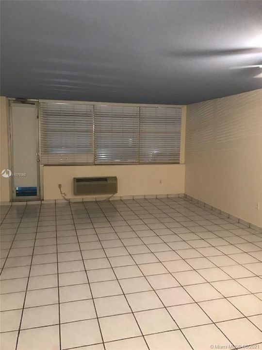 Recently Rented: $1,775 (1 beds, 1 baths, 810 Square Feet)