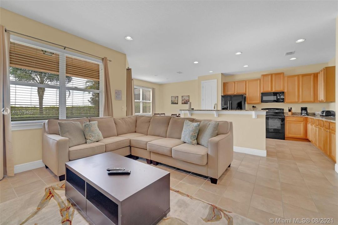 Недавно продано: $499,999 (6 спален, 5 ванн, 2936 Квадратных фут)