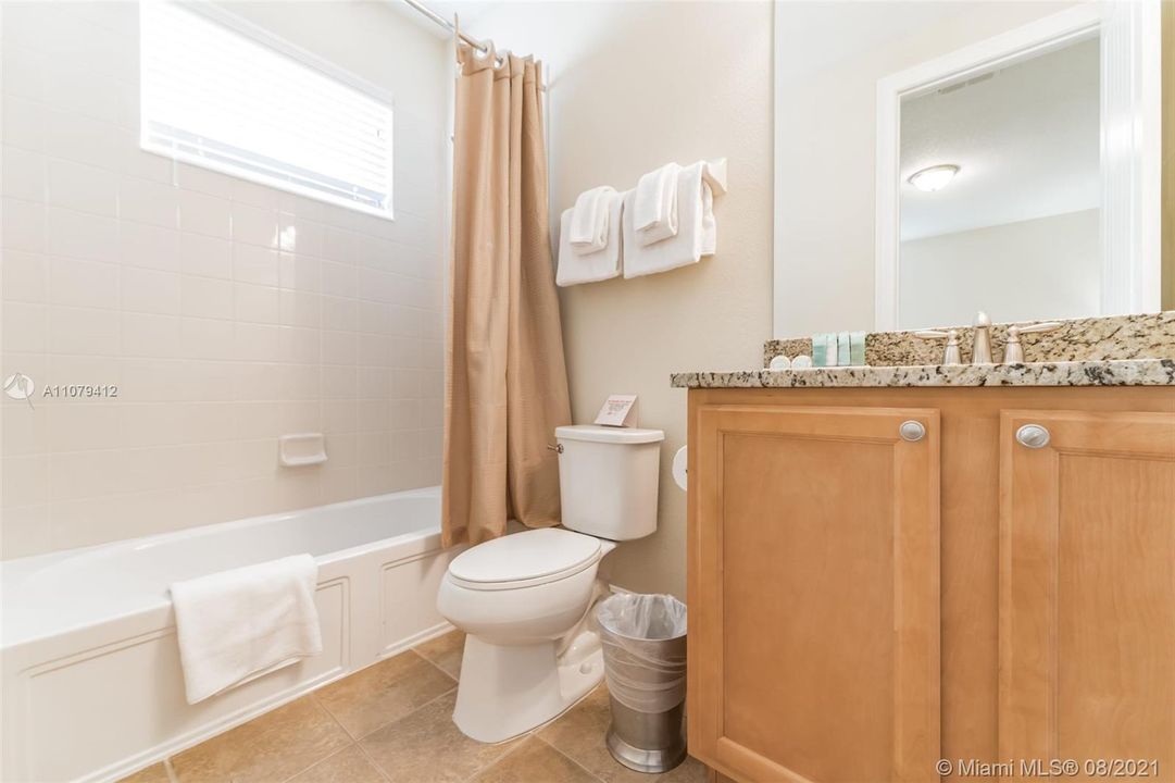 Недавно продано: $499,999 (6 спален, 5 ванн, 2936 Квадратных фут)