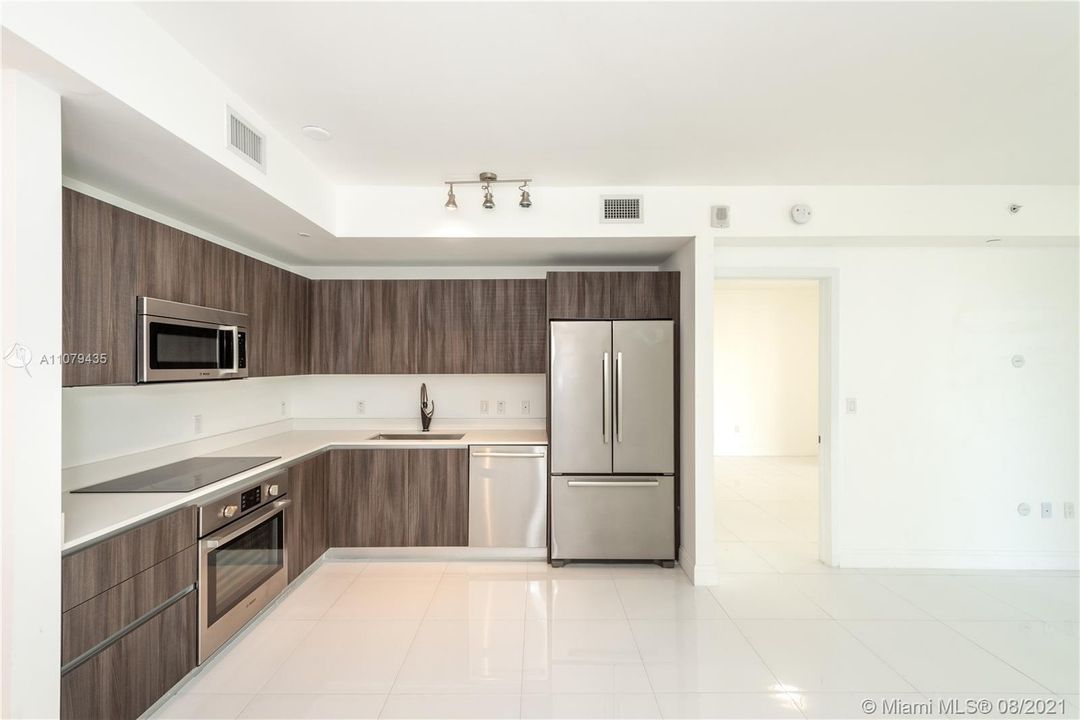 Recently Rented: $2,700 (1 beds, 1 baths, 766 Square Feet)