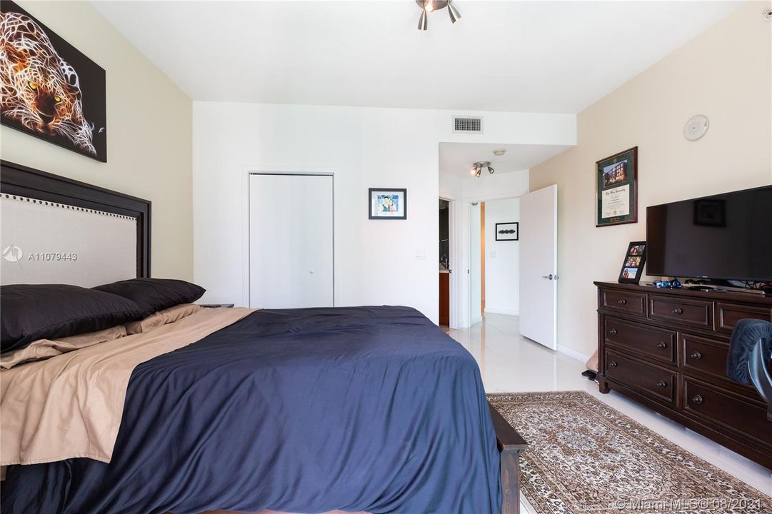Recently Sold: $445,000 (2 beds, 2 baths, 1108 Square Feet)