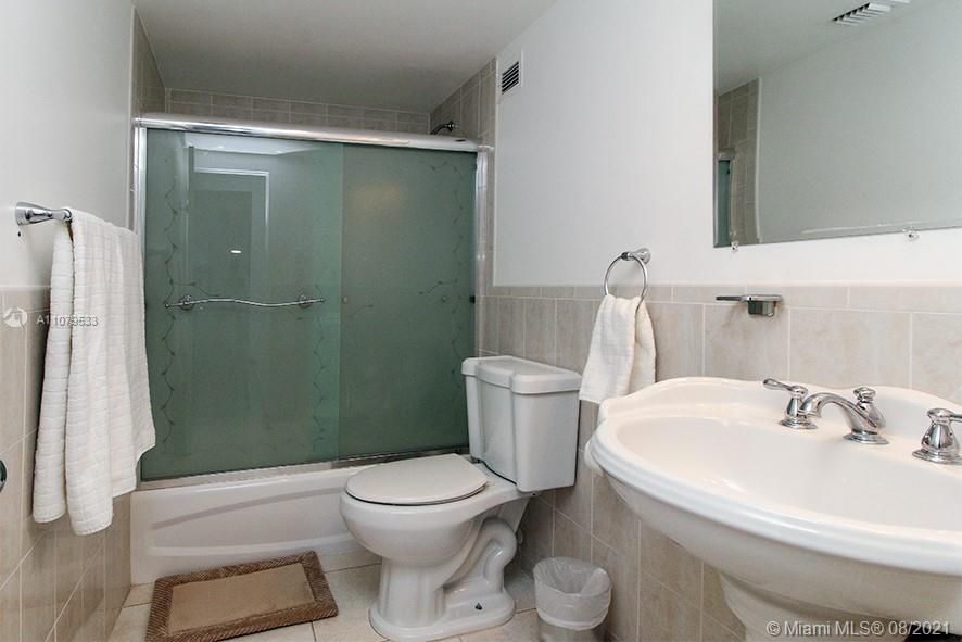 最近售出: $385,000 (1 贝兹, 1 浴室, 720 平方英尺)