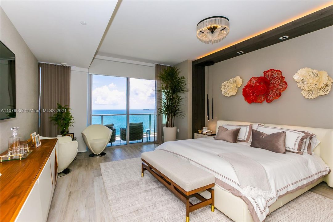 Recently Sold: $3,899,000 (3 beds, 3 baths, 2623 Square Feet)