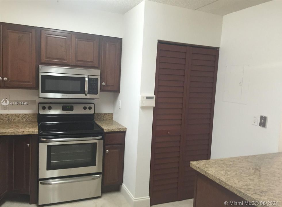 Recently Rented: $1,650 (2 beds, 2 baths, 1041 Square Feet)