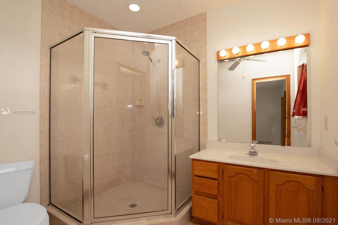 最近售出: $850,000 (3 贝兹, 2 浴室, 1840 平方英尺)