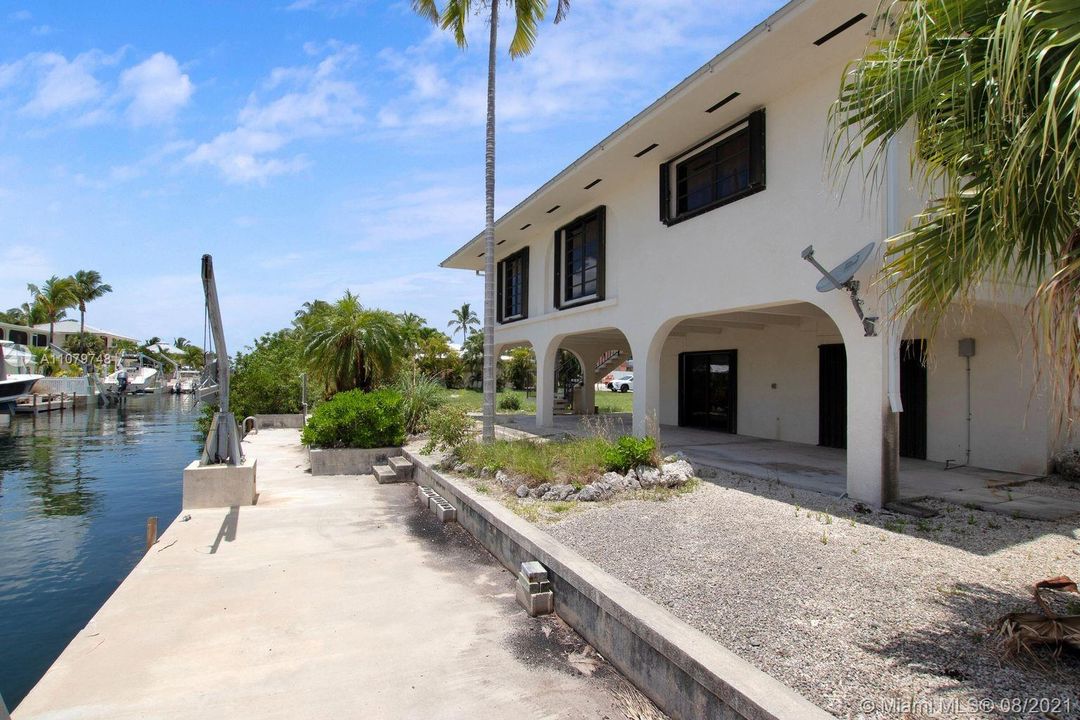 Recently Sold: $850,000 (3 beds, 2 baths, 1840 Square Feet)