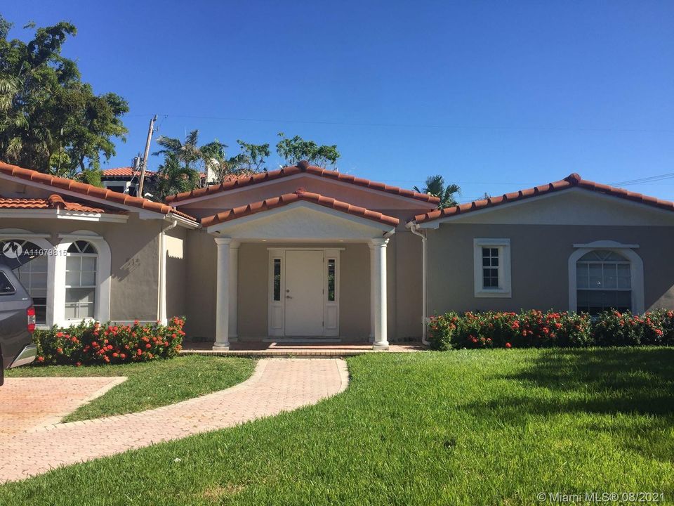 Recently Sold: $2,395,000 (4 beds, 3 baths, 2008 Square Feet)
