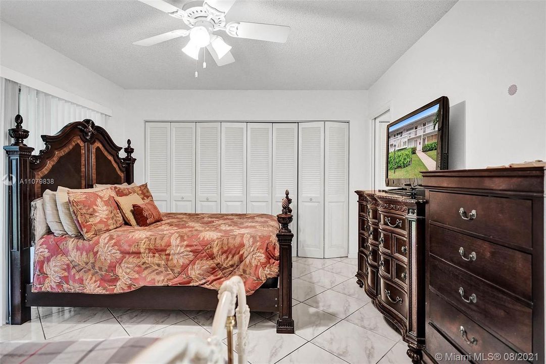 最近售出: $64,000 (1 贝兹, 1 浴室, 700 平方英尺)