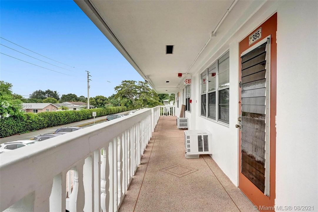 最近售出: $64,000 (1 贝兹, 1 浴室, 700 平方英尺)