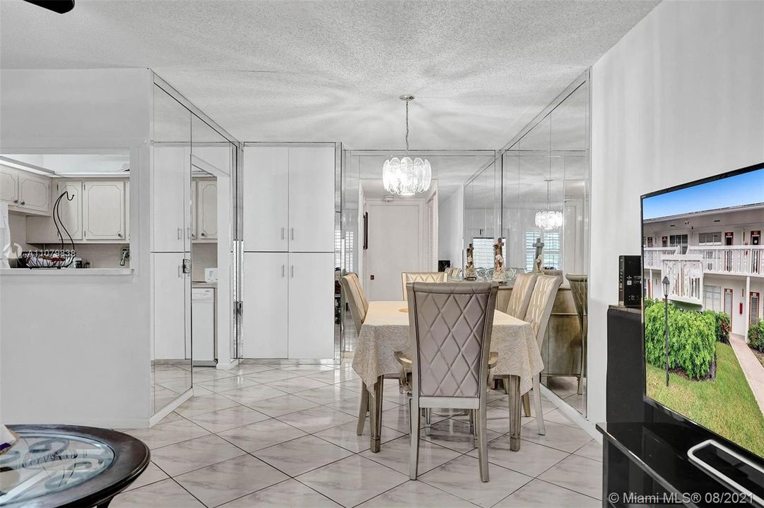 最近售出: $64,000 (1 贝兹, 1 浴室, 700 平方英尺)