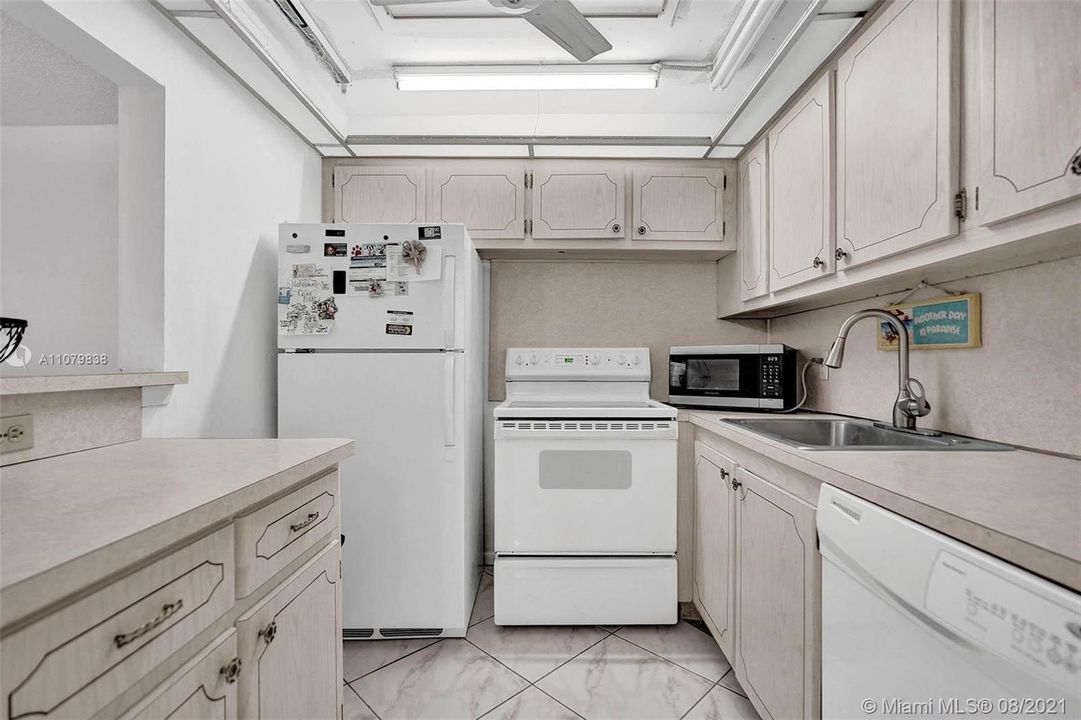 最近售出: $64,000 (1 贝兹, 1 浴室, 700 平方英尺)