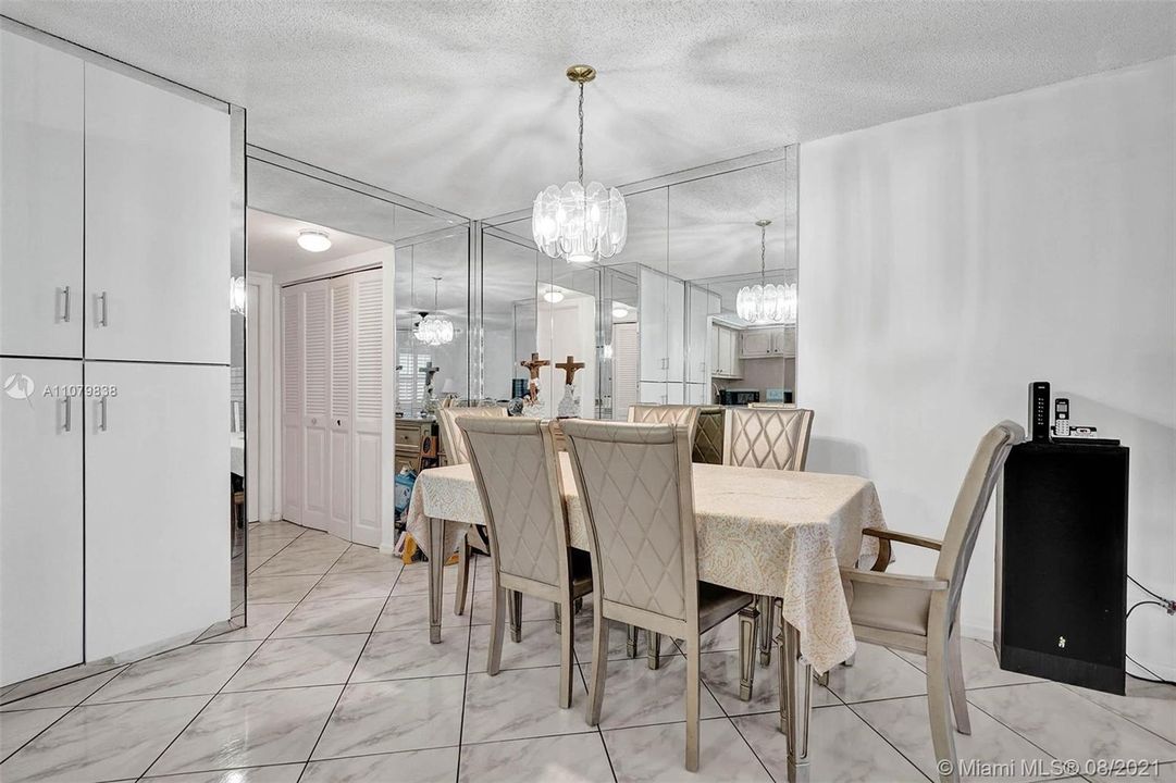 最近售出: $64,000 (1 贝兹, 1 浴室, 700 平方英尺)