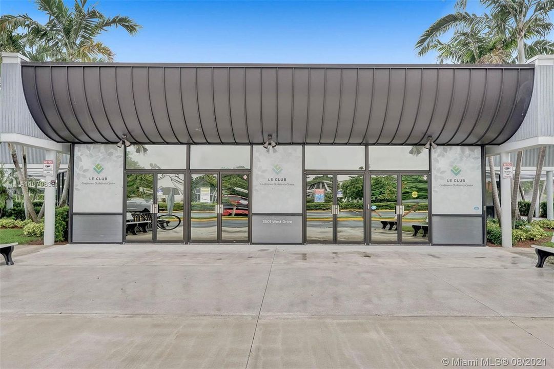 最近售出: $64,000 (1 贝兹, 1 浴室, 700 平方英尺)