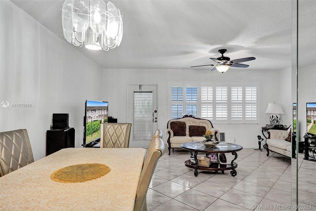 最近售出: $64,000 (1 贝兹, 1 浴室, 700 平方英尺)